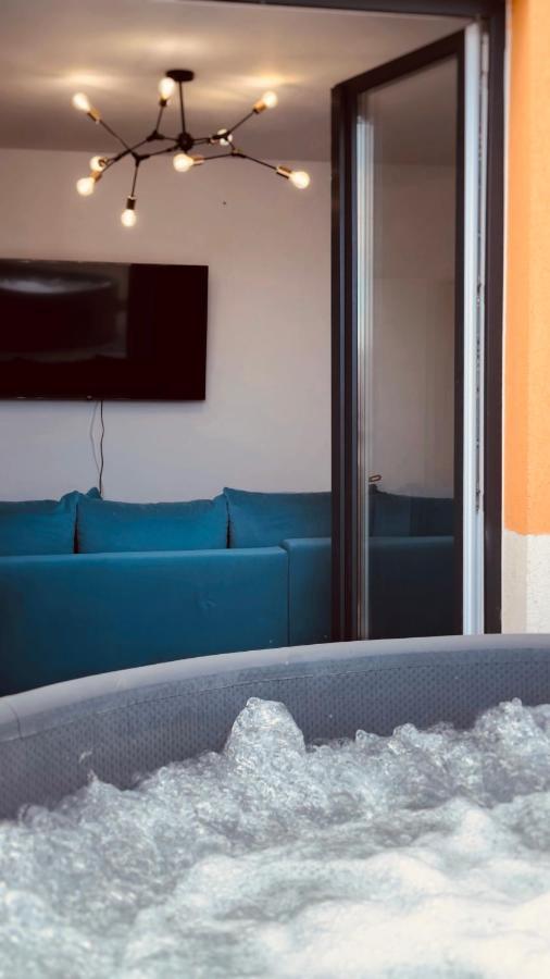 Appartement Skylark - Monaco Penthouse With Jacuzzi & Panoramic View à Braşov Extérieur photo